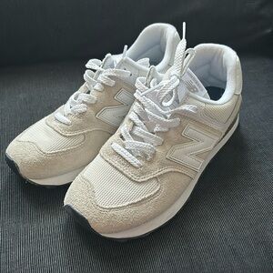 - New balance 574, white, 7.5.